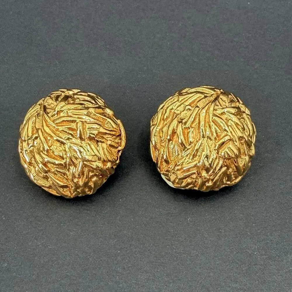 Vintage Ciner Round Gold Tone Textural Clip On Earrings 1